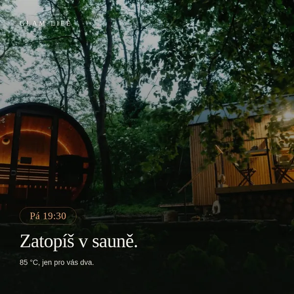 Pá 19:30. Zatopíš v sauně. 85 °C, jen pro vás dva.